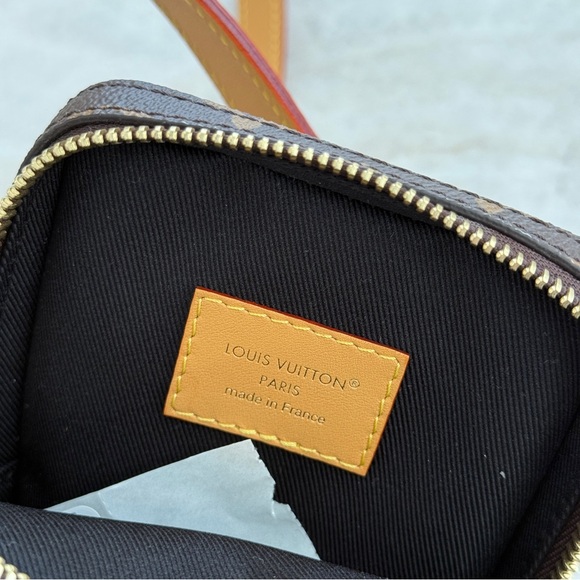 Louis Vuitton Music Player Wearable Wallet with Crossbody Strap Monogram - Picture 9 of 11